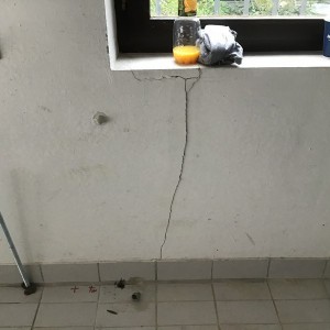 Setzrisse am haus