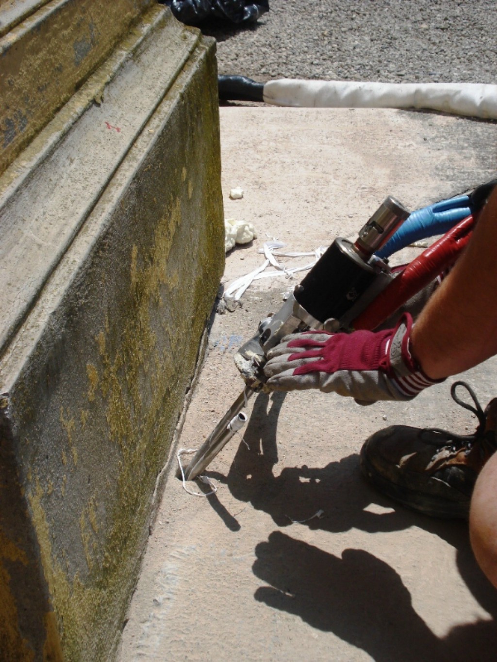 Gebäude Konsolidierung durch Expansionsharz und Kleinbohrpfähle